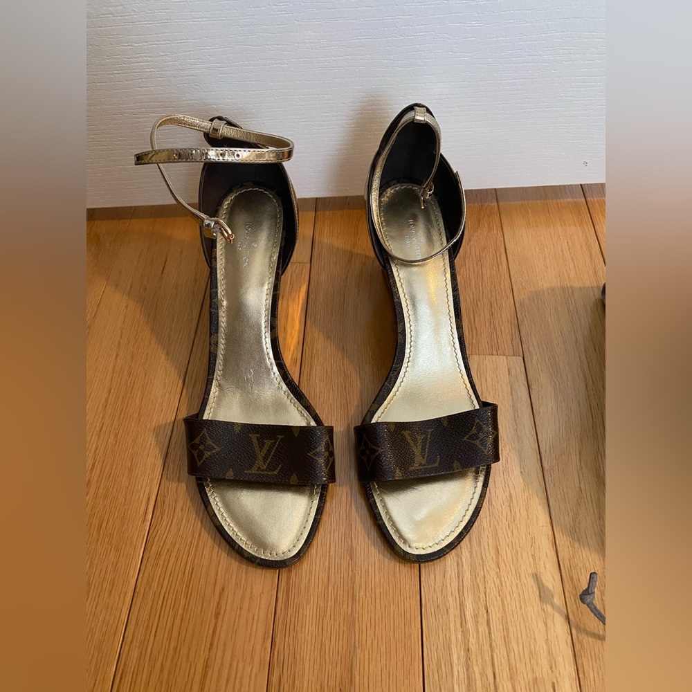 SOLD NEW louis vuitton heeled sandals